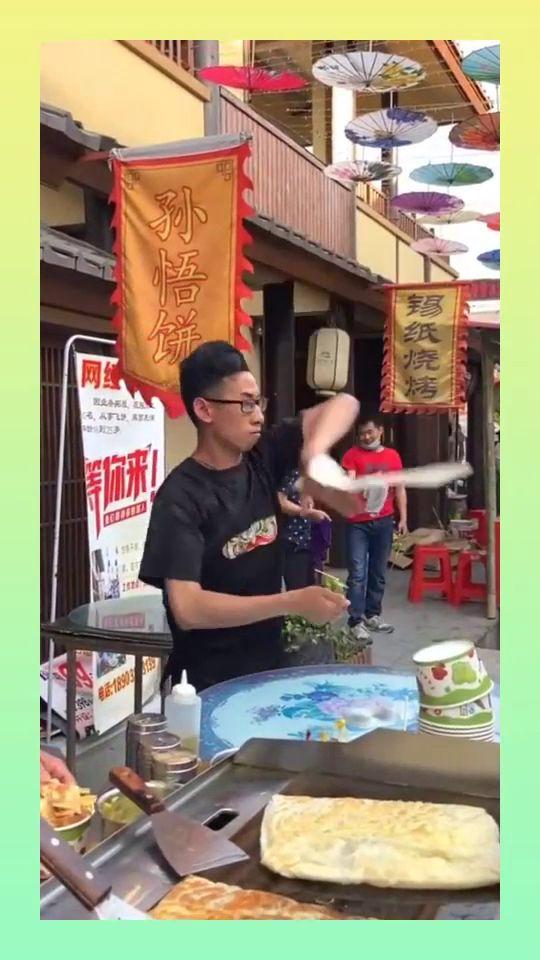 重庆网红小哥做生意视频,短视频助力商业奇迹