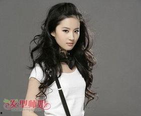 明星自然长发,从青丝到白发，时光的印记